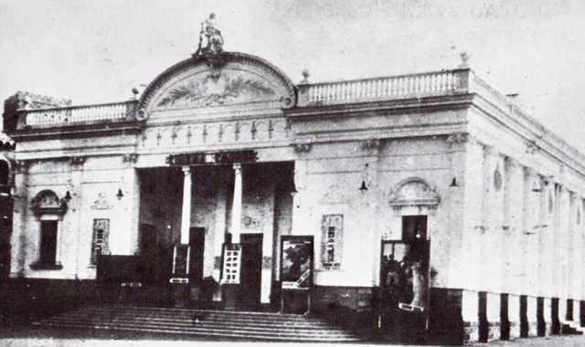 Dal cinema Cavour al "chiosco dell'acqua": sulle tracce degli edifici perduti di Bari